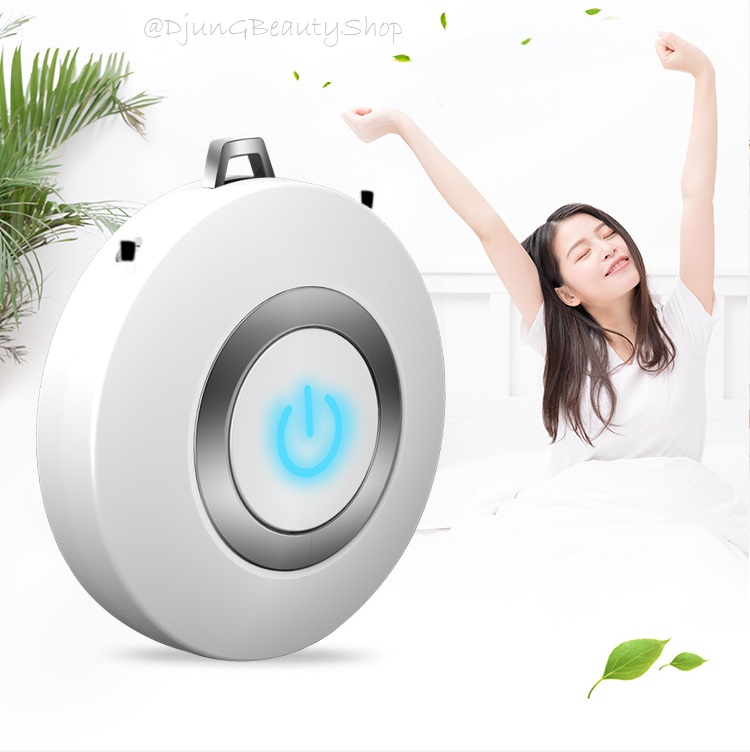 เครื่องฟอกอากาศไออนพกพาขนาดเล็ก (Mini Portable Air Purifier) ทำให้อากาศสดชื่นสะอาด ลดมลพิษและเชื้อโรค ด้วยนวัตกรรมผลิตไอออนลบ (Negative Ion Generation) 6 ล้านประจุลบ เพื่อจับหรือกำจัดมลพิษสารไอออนบวกในอากาศ ลดกลิ่น ควัน ฝุ่น PM2.5