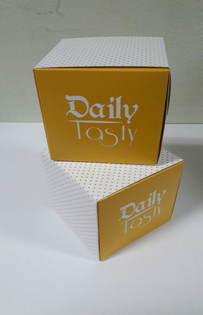 กล่องเค้กโรล กล่องคัพเค้ก 1 ชิ้น กล่องเค้ก 1 ชิ้น กล่องขนม ลายสีเหลือง ขนาด 9 x 9 x 9 ซม.ราคา 120 บาทต่อแพ็ค(20 ใบ)