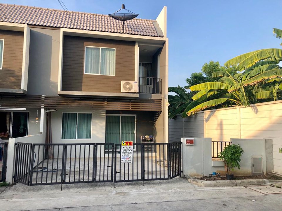 ขายทาวน์โฮม 2 ชั้น หมู่บ้านอารียา เดอะคัลเลอร์ส กาญจนาภิเษก - ราชพฤกษ์ (รหัสทรัพย์201993)