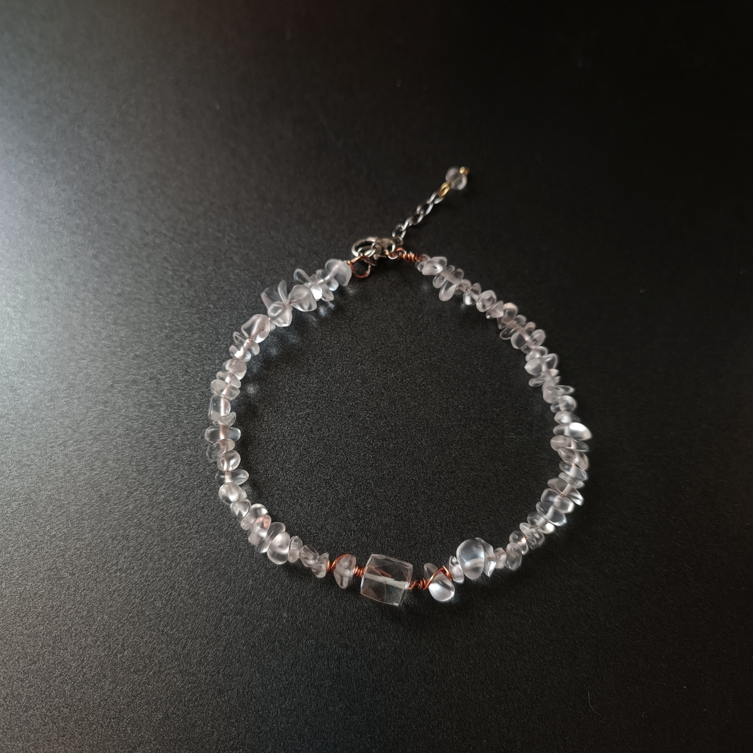 สร้อยข้อมือหินแท้ "Twisted" Clear Quartz Bracelet (Manifest Stone , Master Healer)