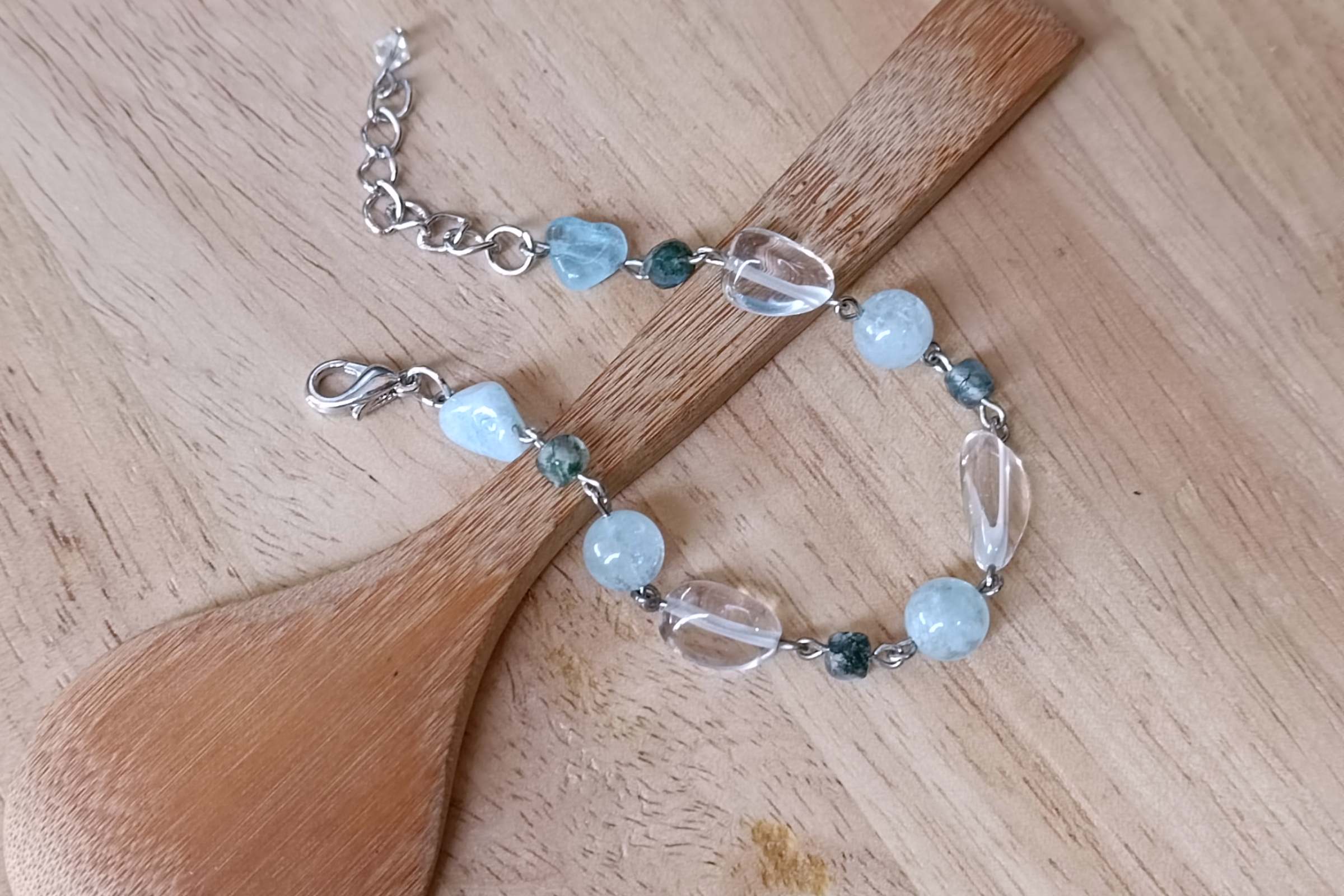 สร้อยข้อมือหินแท้ "Connected" Power Speaker Bracelet (Aquamarine + Clear Quartz)