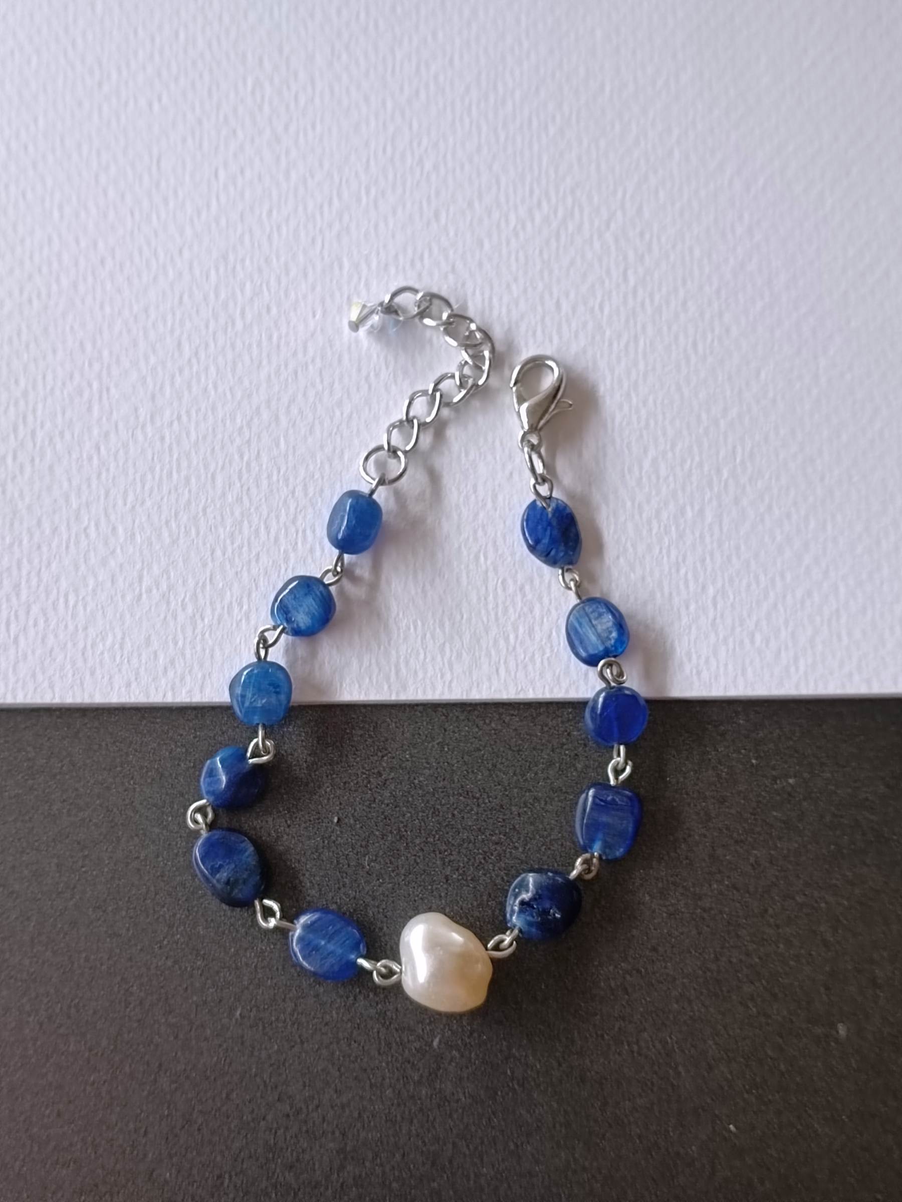 สร้อยข้อมือหินแท้ "Connected" Kyanite + Pearl Bracelet ( For Success)