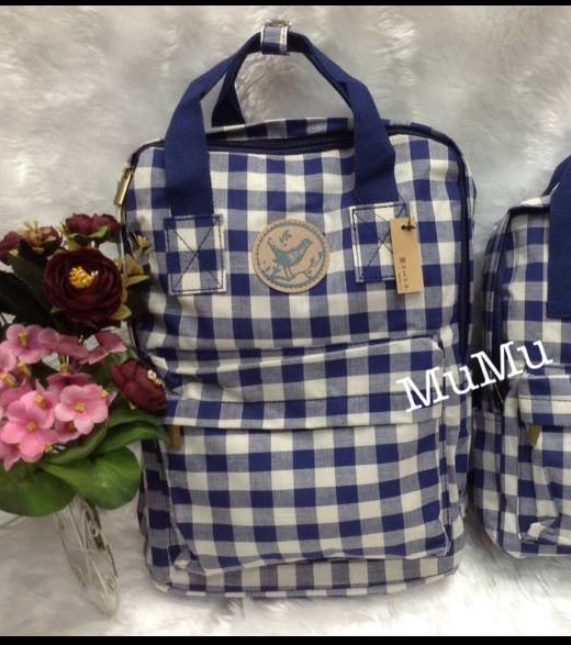 กระเป๋าเป้ผ้าสะพายหลัง mumu ผ้าเคลือบกันน้ำ ลายสก๊อตขาวน้ำเงิน (Size L)