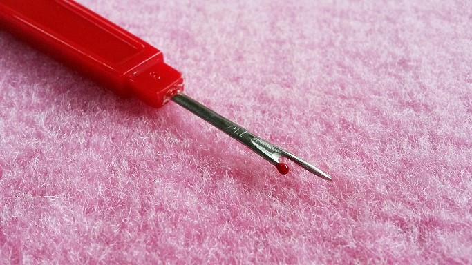 ที่เลาะด้ายด้ามแบน สีแดง