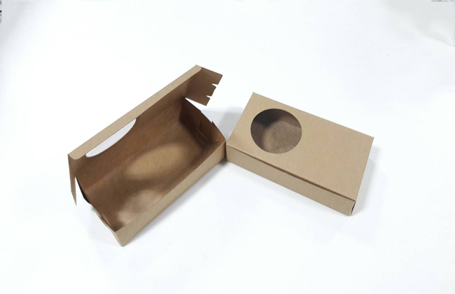 กล่องบราวนี่ 2 - 3 ชิ้น กล่องทรงแบน กล่องคุ๊กกี้ กล่องช็อคโกแลต กล่องขนมฟู้ดเกรด สีคราฟท์น้ำตาล กว้าง 8.0 x ยาว 15.0 x สูง 3.0 ซม.ราคา 100 บาทต่อแพ็ค (20ใบ)