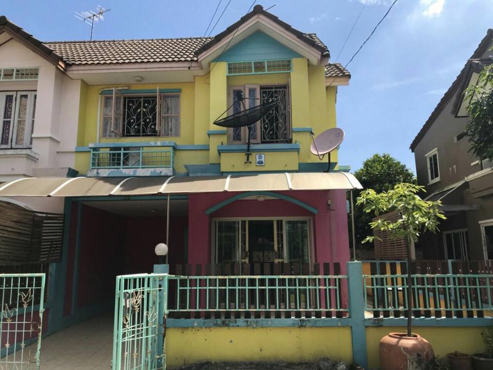 ขายทาวน์เฮ้าส์ 2 ชั้น หมู่บ้านอักษรา บางบัวทอง (รหัสทรัพย์ 201978 ) ถ.บ้านกล้วย-ไทรน้อย ต.พิมลราช อ.บางบัวทอง จ.นนทบุรี