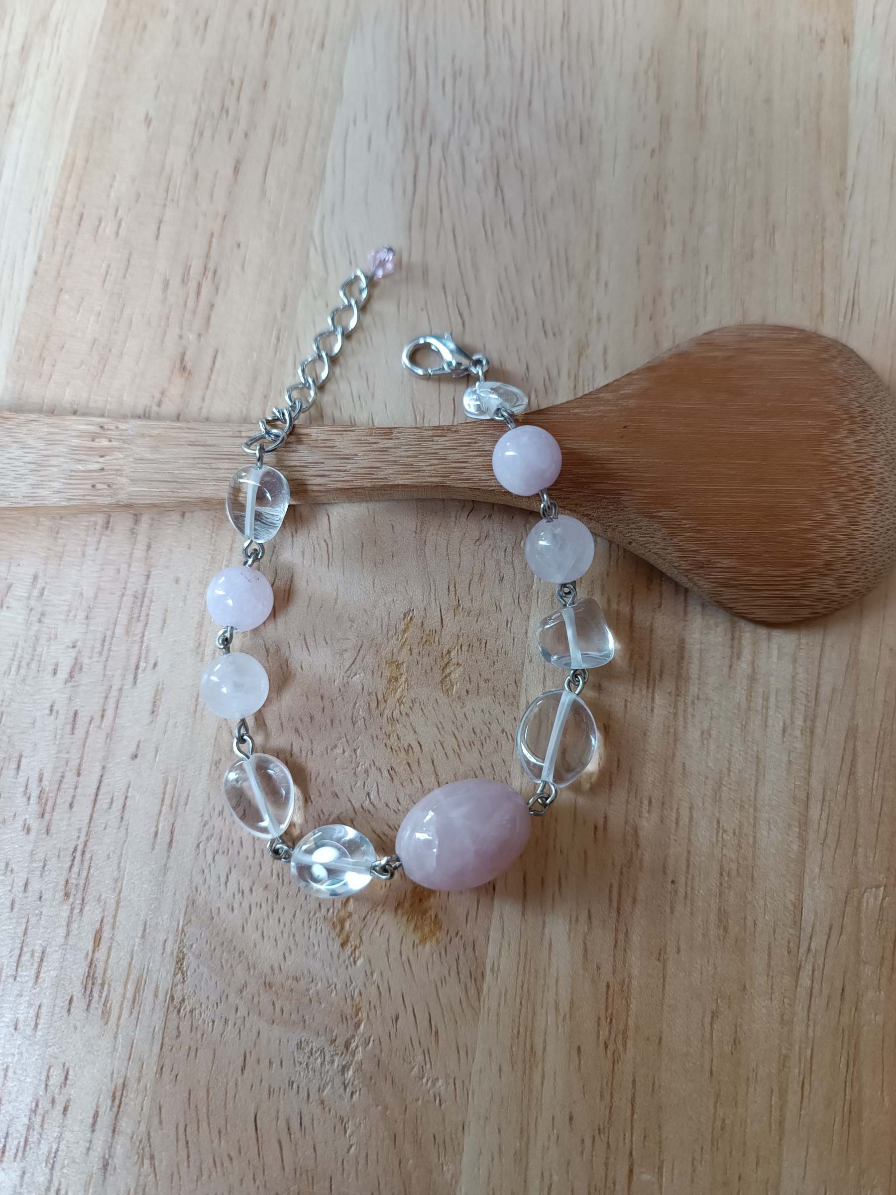 สร้อยข้อมือหินแท้ "Connected" Manifest Love Bracelet (Rose Quartz + Clear Quartz)