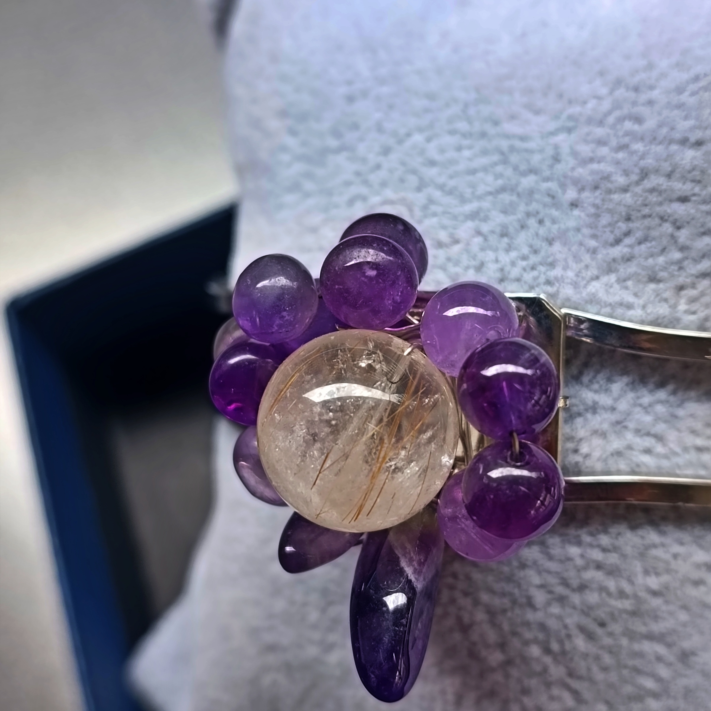ข้อมือ"ง้าง งับ" ไหมทอง + Amethyst Bangles (รุ่งเรือง มั่งคั่ง งอกงาม สำเร็จ)