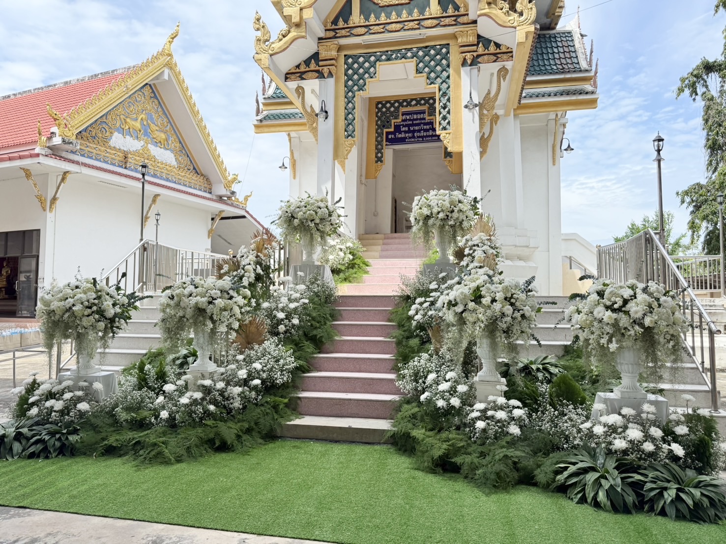 ดอกไม้หน้าเมรุ โทนขาว