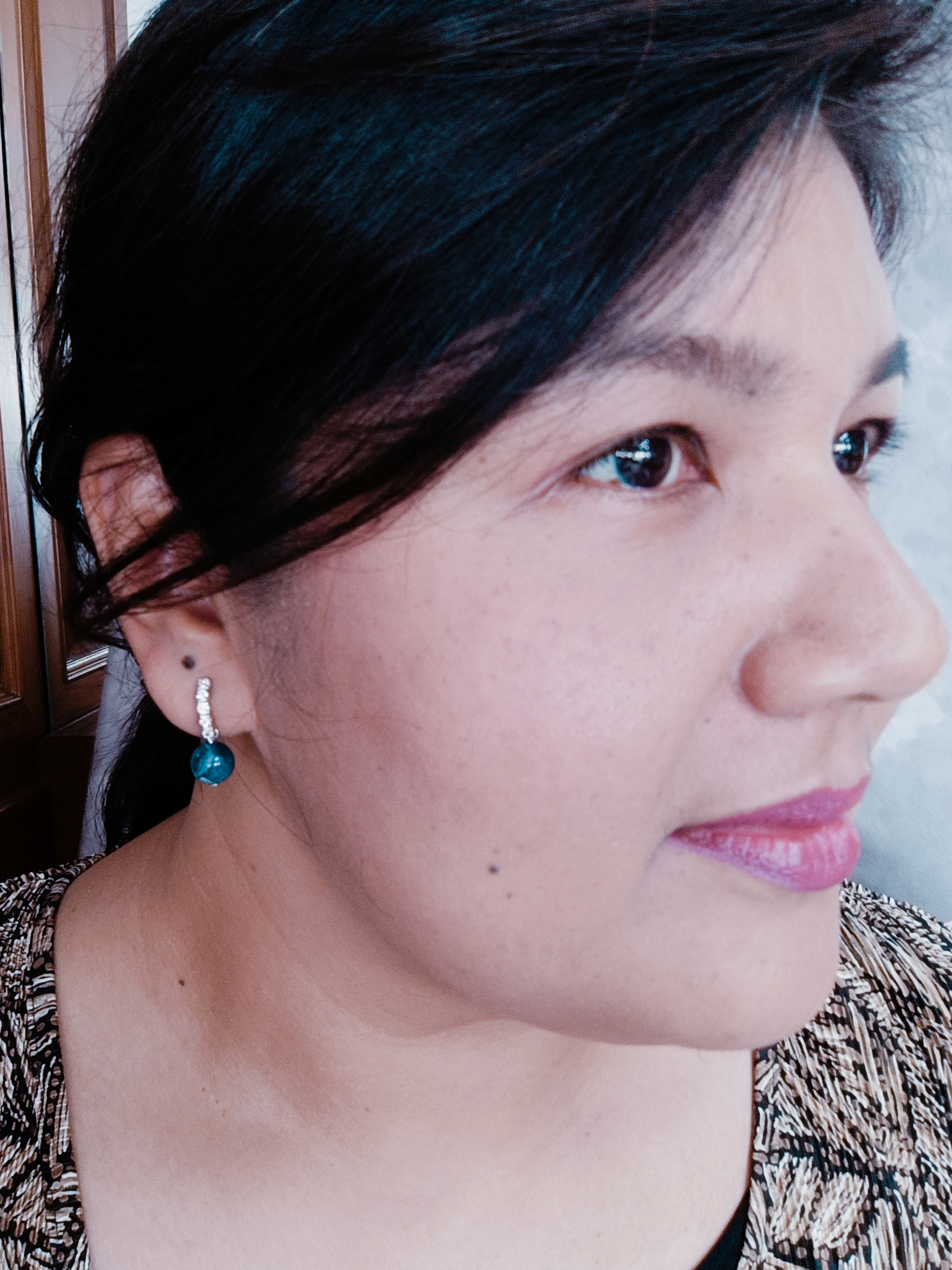 ต่างหูหินแท้ "Dazzling" Blue Apatite Earring (เสริมพลังงานการสื่อสาร)