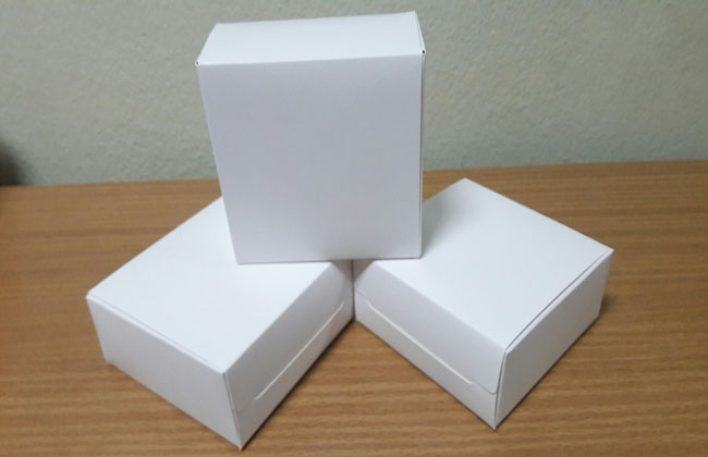 กล่องบราวนี่ 1 ชิ้น กล่องขนม กล่องสแน็ค ขนาด 9.0 x 9.0 x 4.0 ซม.สีขาว ราคา 65 บาทต่อแพ็ค (20 ใบ)