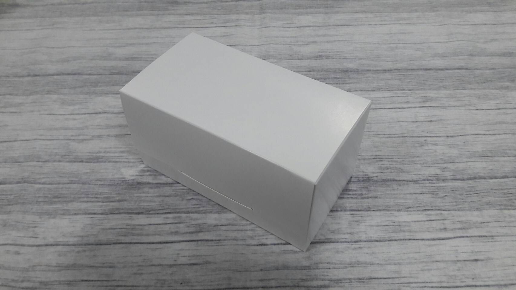 กล่องเค้กโรล กล่องคัพเค้ก 2 ชิ้น กล่องเค้ก 2 ชิ้น กล่องขนม สีขาว ขนาด 9 x 16.8 x 9 ซม.( กระดาษหนา 270 แกรม) ราคา 175 บาทต่อแพ็ค (20 ใบ)