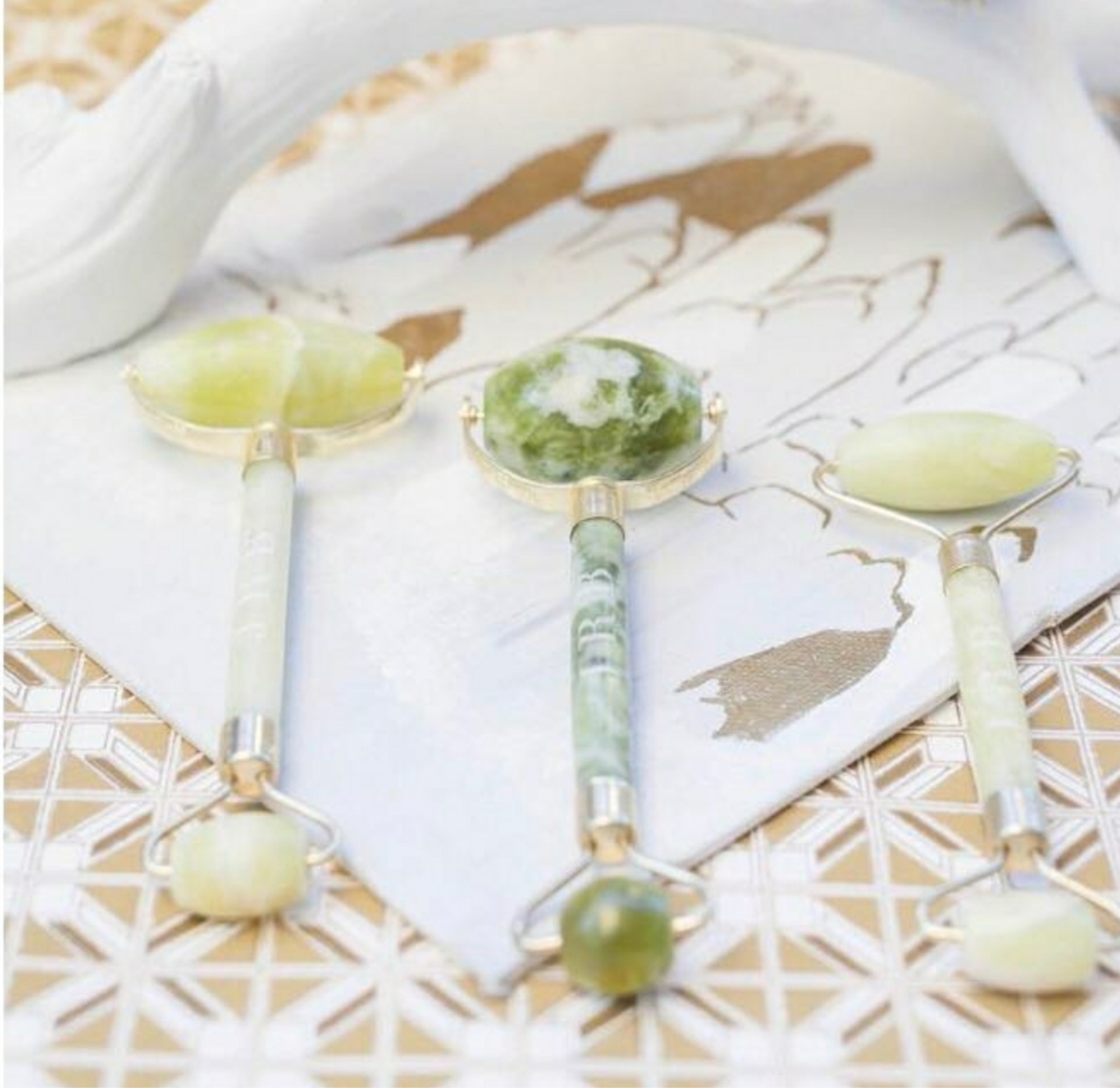 ลูกกลิ้งหยกใหญ่ด้ามยาว (Large Jade Roller with Long Hand)