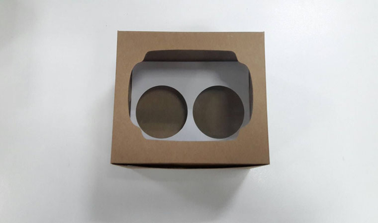 กล่องคัพเค้ก 2 ชิ้น สีคราฟท์น้ำตาล ขนาด 13x15.2x10ซม.กล่องคัพเค้กพร้อมฐานรองคัพเค้ก (ช่องใส่คัพเค้กกว้าง 6.4ซม.) ราคา 200 บาท (20ใบ/แพ็ค)