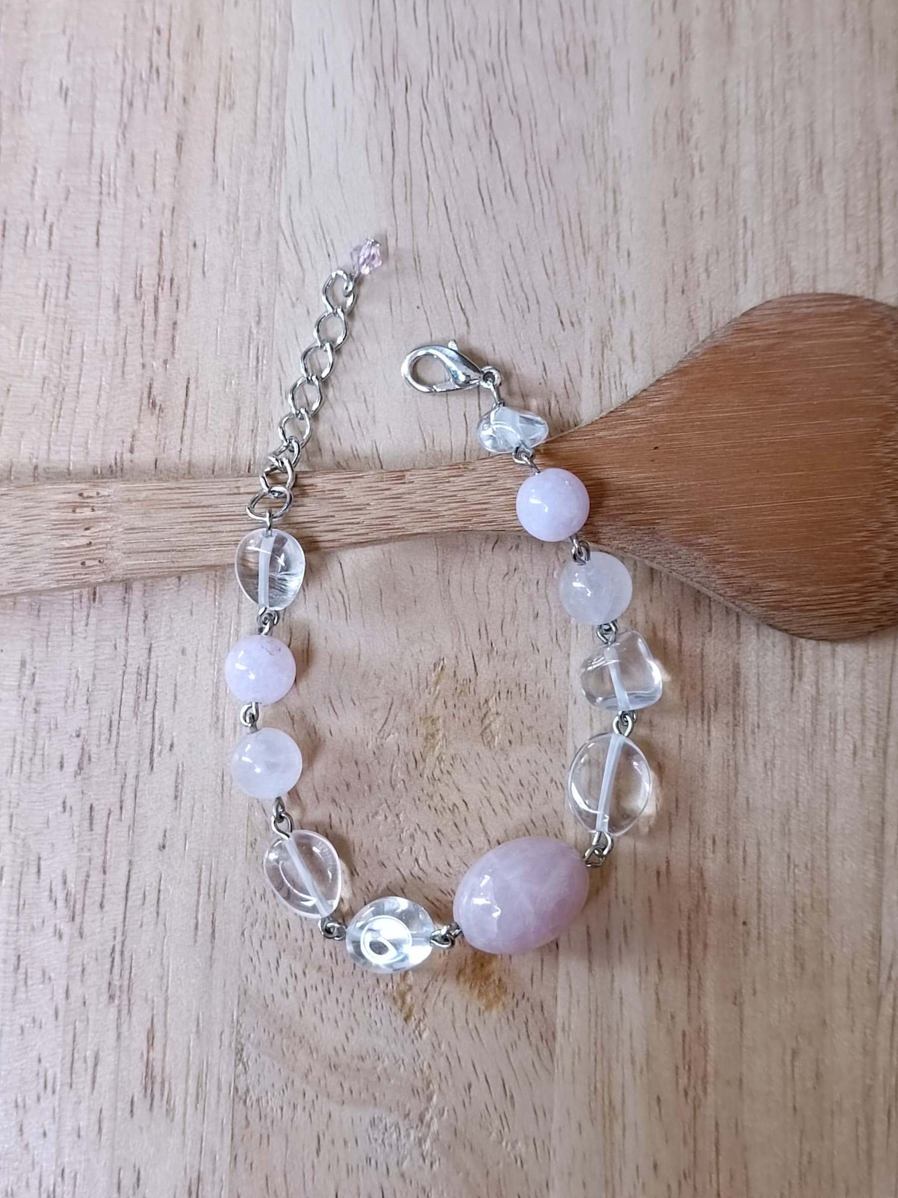 สร้อยข้อมือหินแท้ "Connected" Manifest Love Bracelet (Rose Quartz + Clear Quartz)