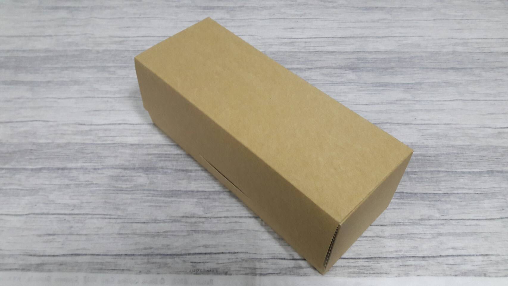 กล่องเค้กโรล กล่องคัพเค้ก 3 ชิ้น กล่องเค้ก 3-4 ชิ้น กล่องขนม สีคราฟท์น้ำตาลอ่อน ขนาด 9 x 24 x 9 ซม.ราคา 230 บาทต่อแพ็ค(20 ใบ)