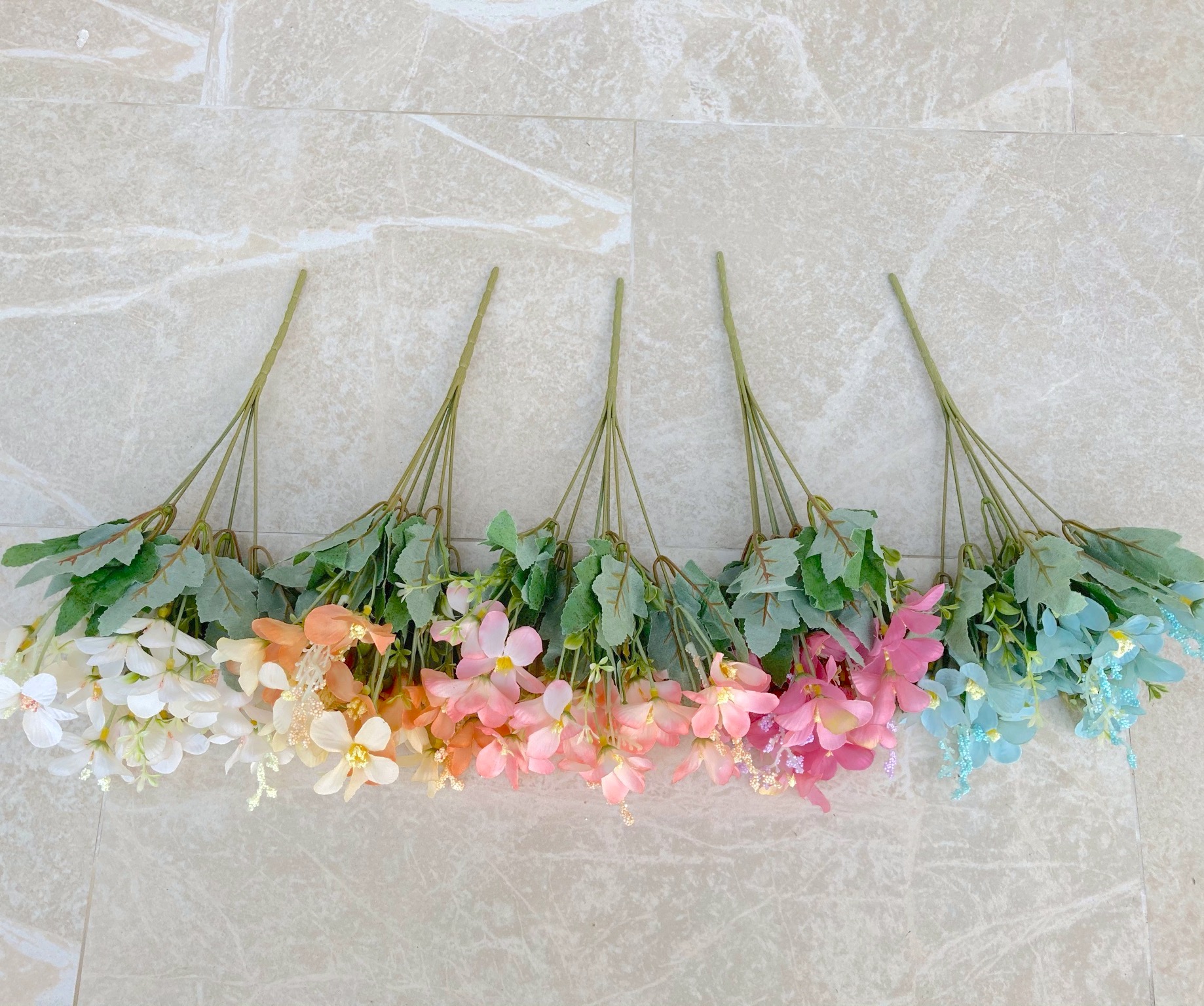 ดอกไม้งานผ้า สีพาสเทลน่ารักมากๆ มีหลายสีให้เลือกนะคะ ช่อละ 90 บาท