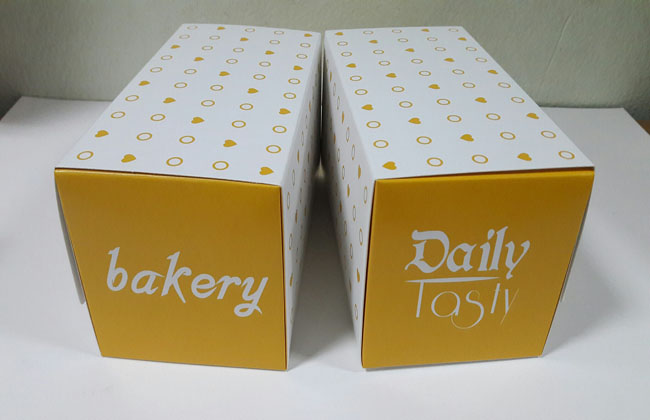 กล่องเค้กโรล กล่องคัพเค้ก 2 ชิ้น กล่องเค้ก 2 ชิ้น กล่องขนม ลายหัวใจสีเหลือง ขนาด 9 x 16.8 x9 ซม.ราคา 185 บาทต่อแพ็ค(20 ใบ)