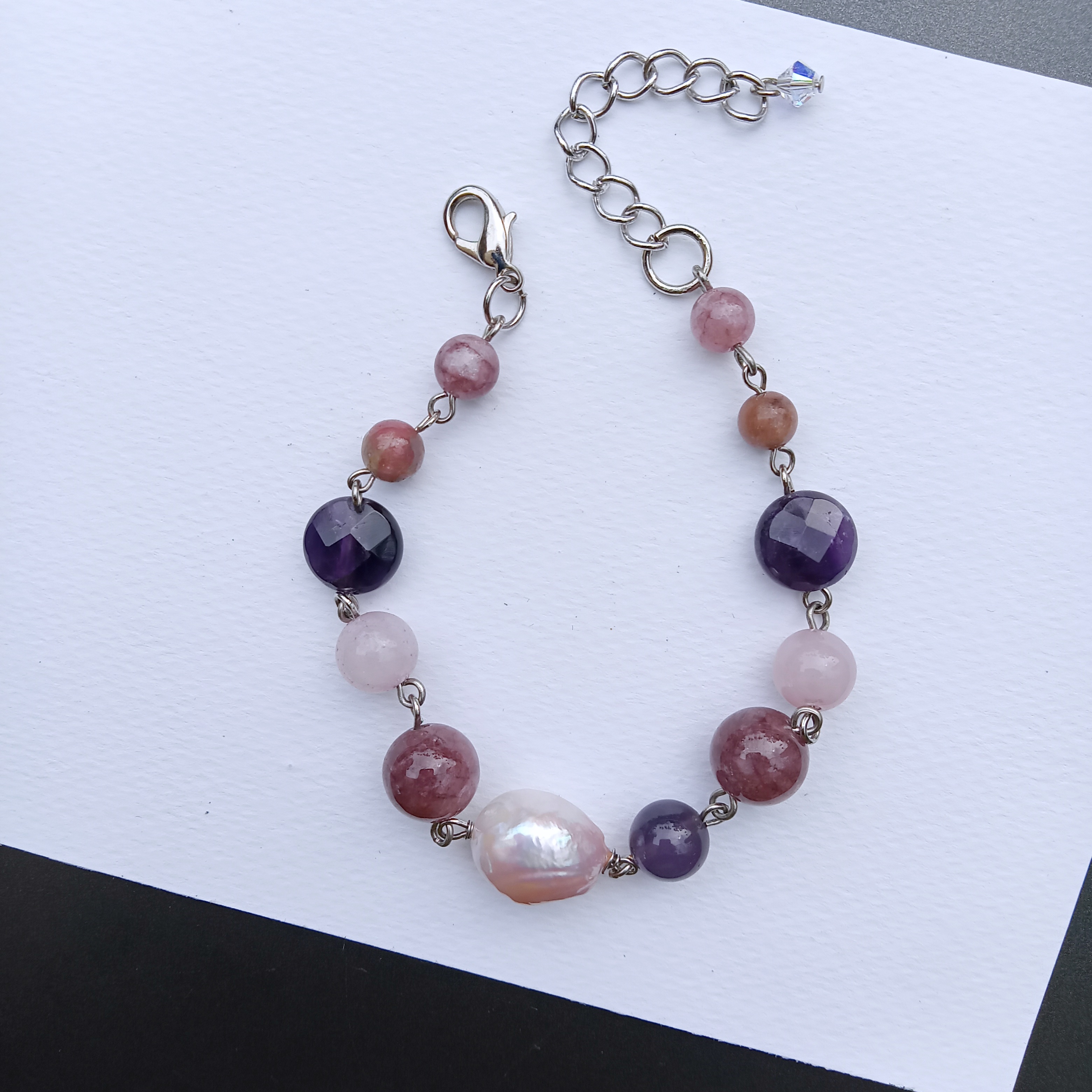 สร้อยข้อมือหินแท้ "Connected" Aura & Energy Cleanse Bracelet (Lepidolite + Amethyst)