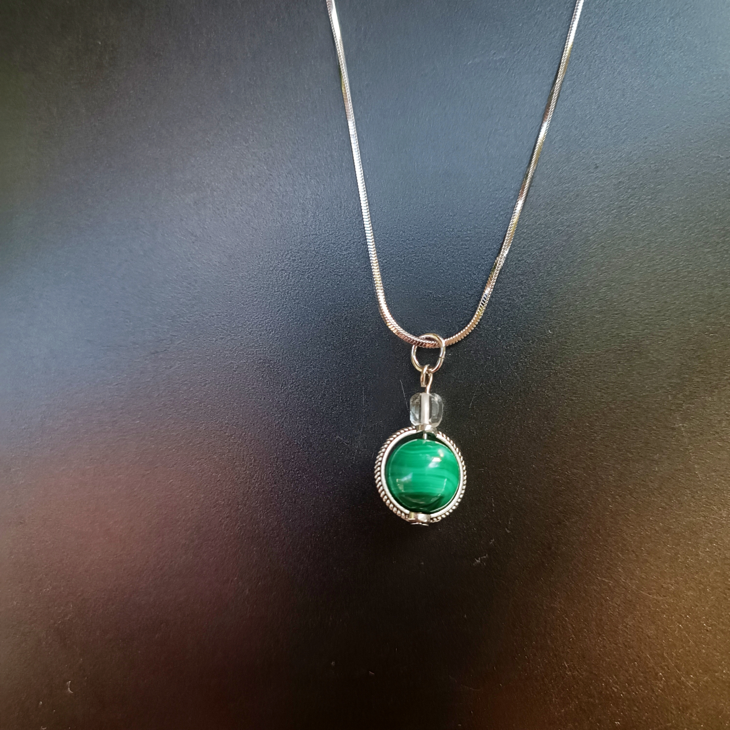 สร้อยจี้ Malachite Pendant Necklace (ความรุ่งเรือง และโชคลาภ)