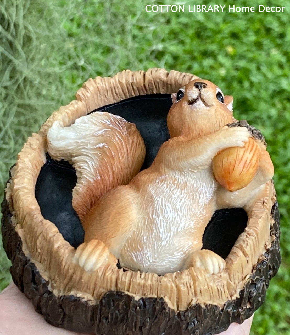 ตุ๊กตาแต่งสวน ตุ๊กตาติดต้นไม้ กระรอกน้อย ทำรังบนต้นไม้