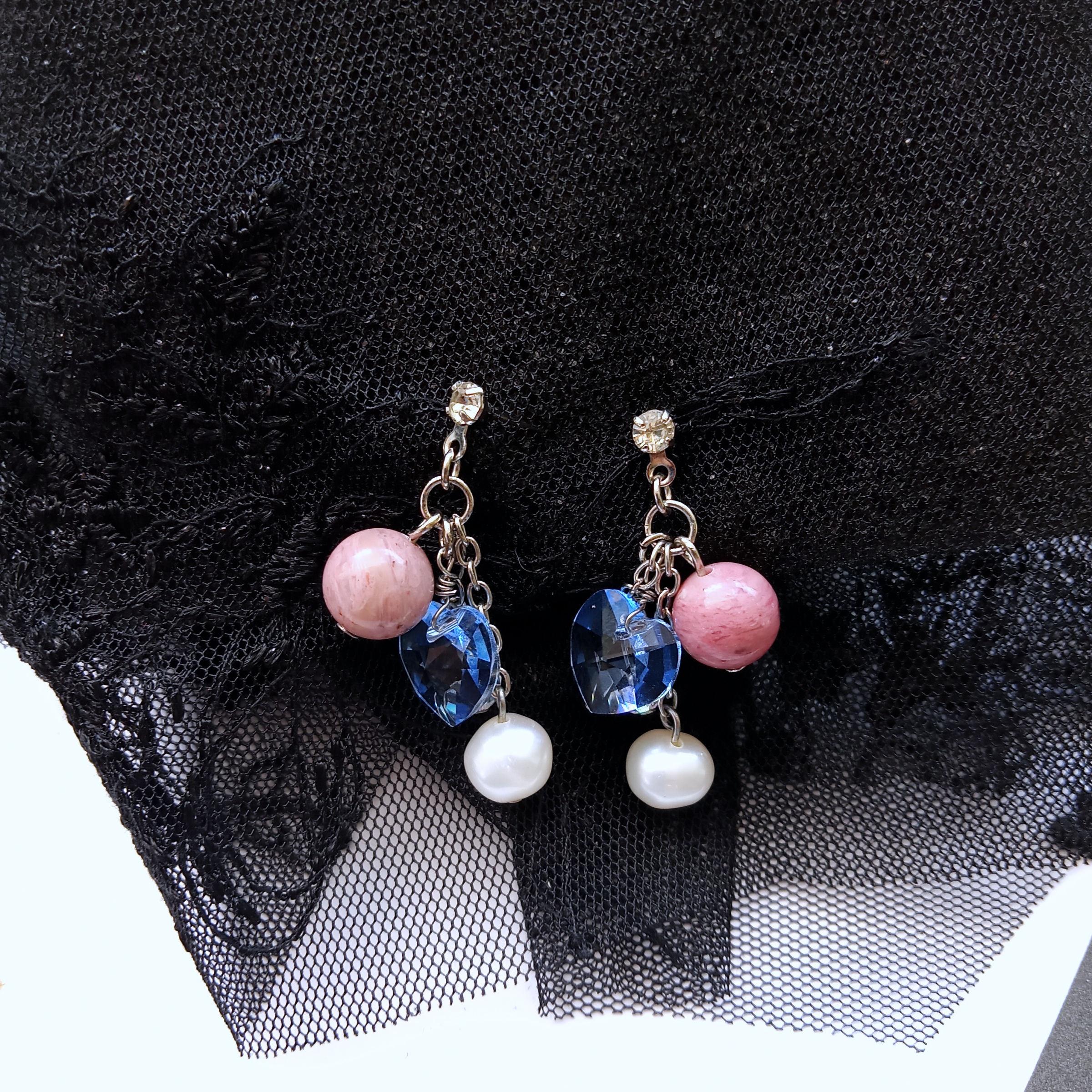 "Sweetheart" Rhodonite Earring ต่างหูโรโดไนต์ ประดับคริสตัลหัวใจ (For Love)