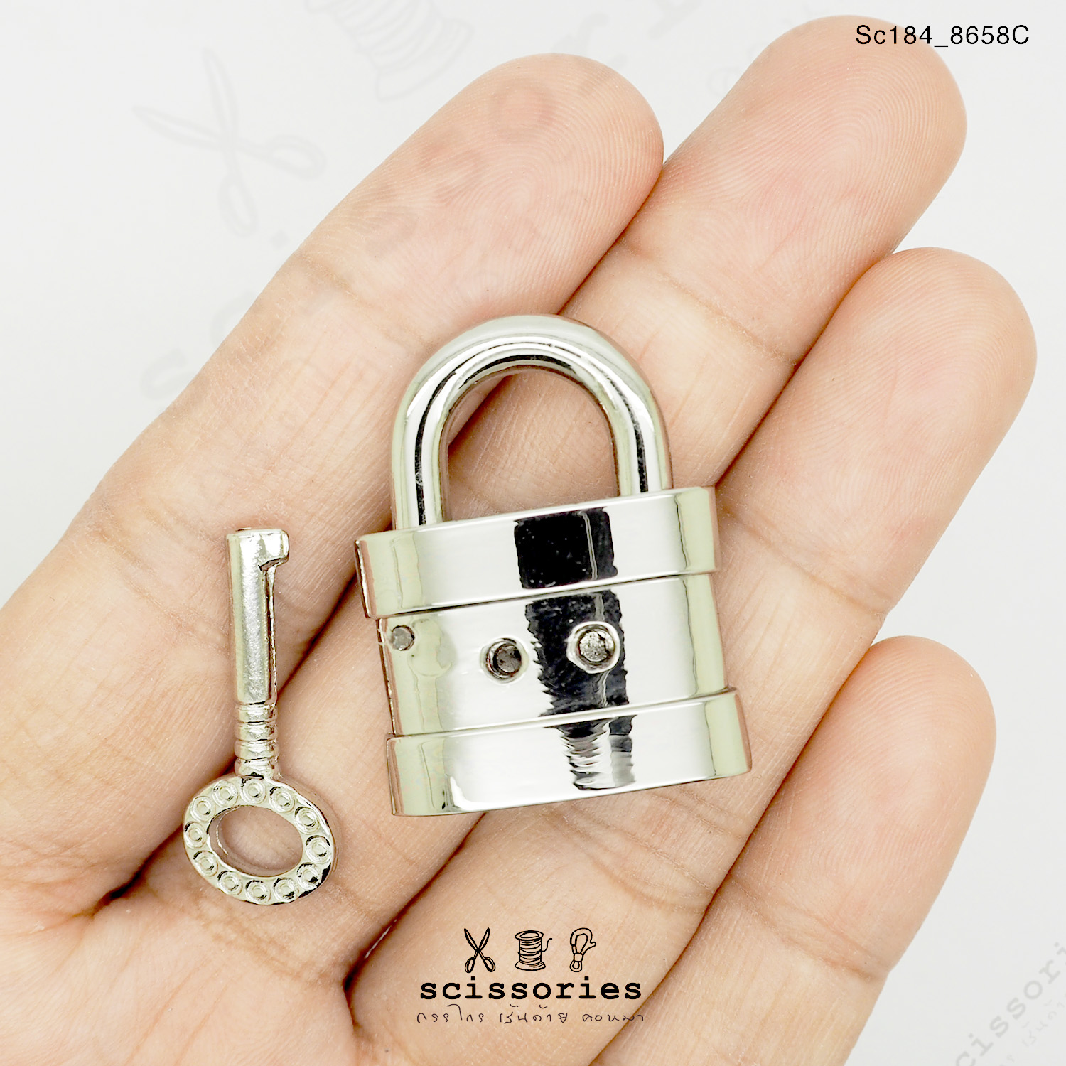 ตัวล็อก พร้อมแม่กุญแจ สีเงิน