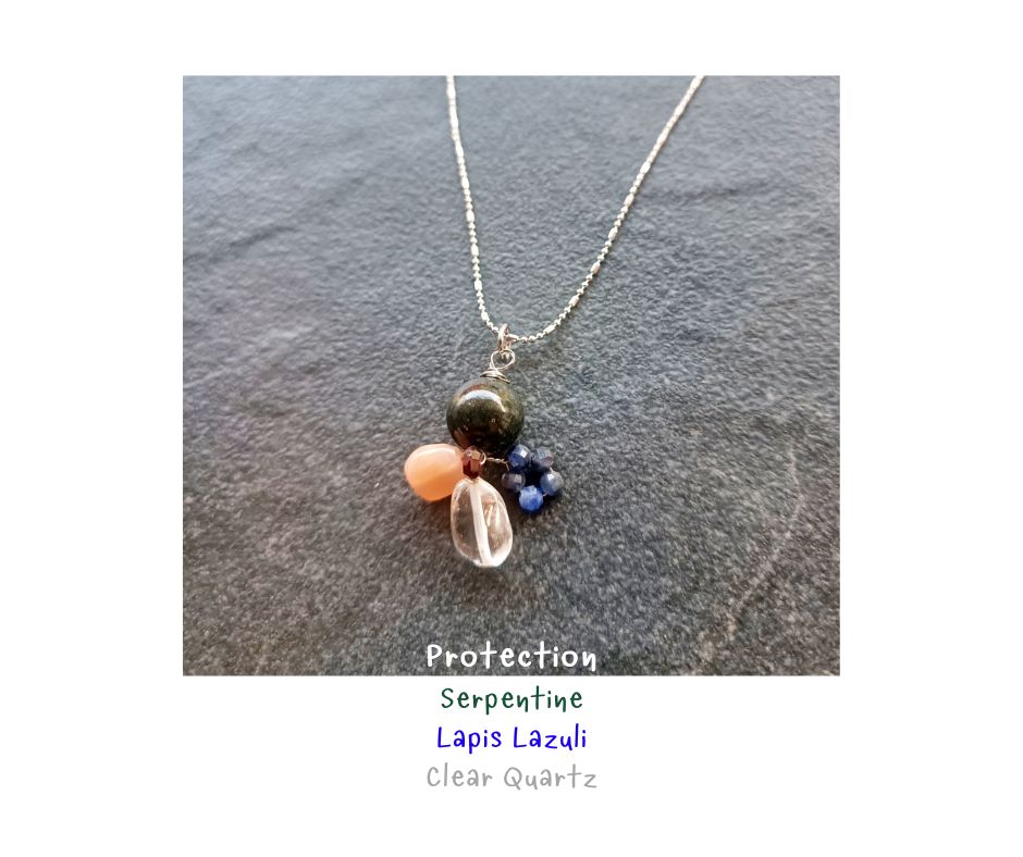 "Little Vivian" สร้อยพร้อมจี้หินแท้ Serpentine + Sodalite Pendant Necklace (ปัดเป่าคุณไสย ป้องกันอันตราย เสริมสมาธิ ความจำ)