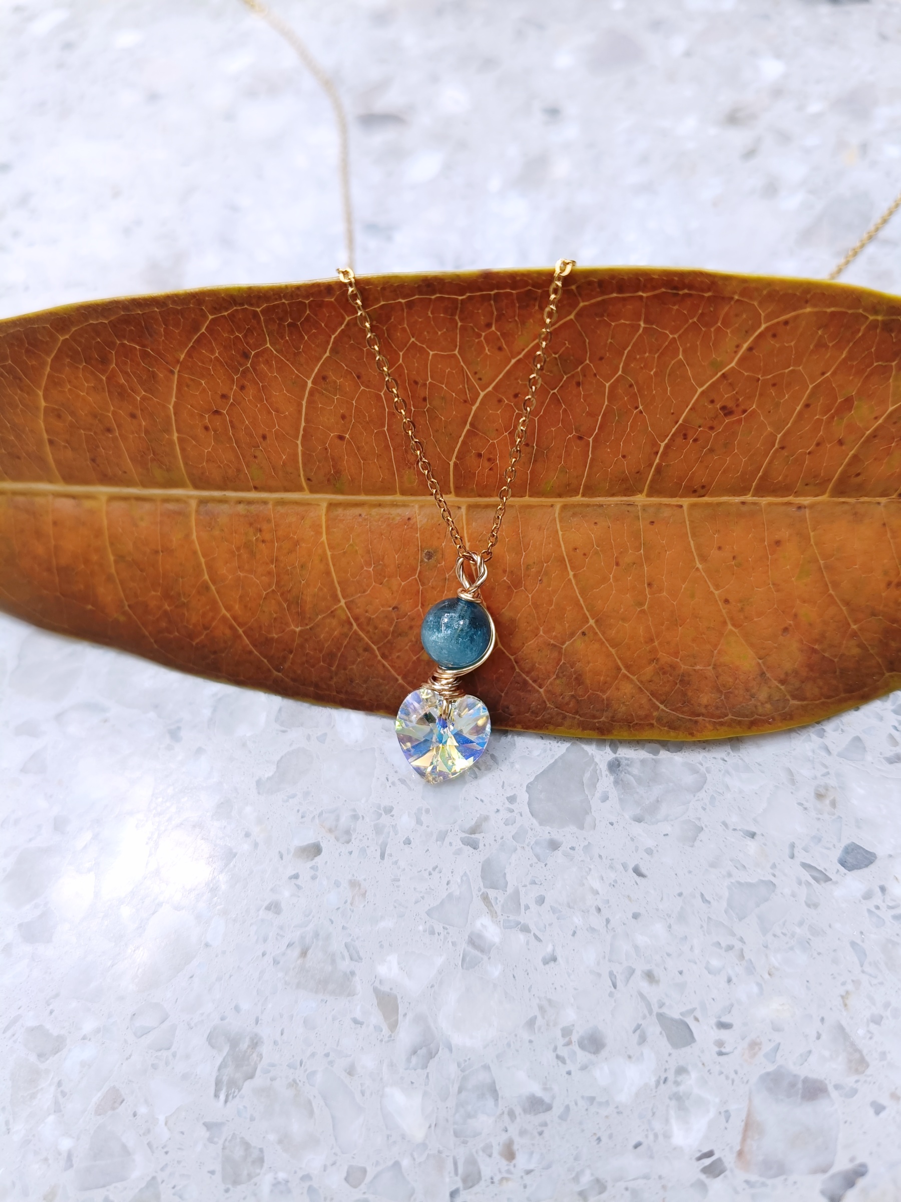 สร้อยจี้หินแท้ ฺBlue Devil Aquamarine + Heart Crystal Pendant Necklace (เสริมการสื่อสาร ในความรัก ความสัมพันธ์)