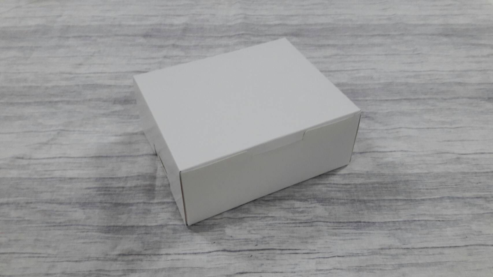 กล่องขนม กล่องเค้ก กล่องคัพเค้ก กล่องชิฟฟ่อน กล่องอเนกประสงค์ (แบบฝาทึบ) ขนาด 14.0x17.0x7.0 ซม. สีขาว ราคา 145 บาทต่อแพ็ค (20ใบ)