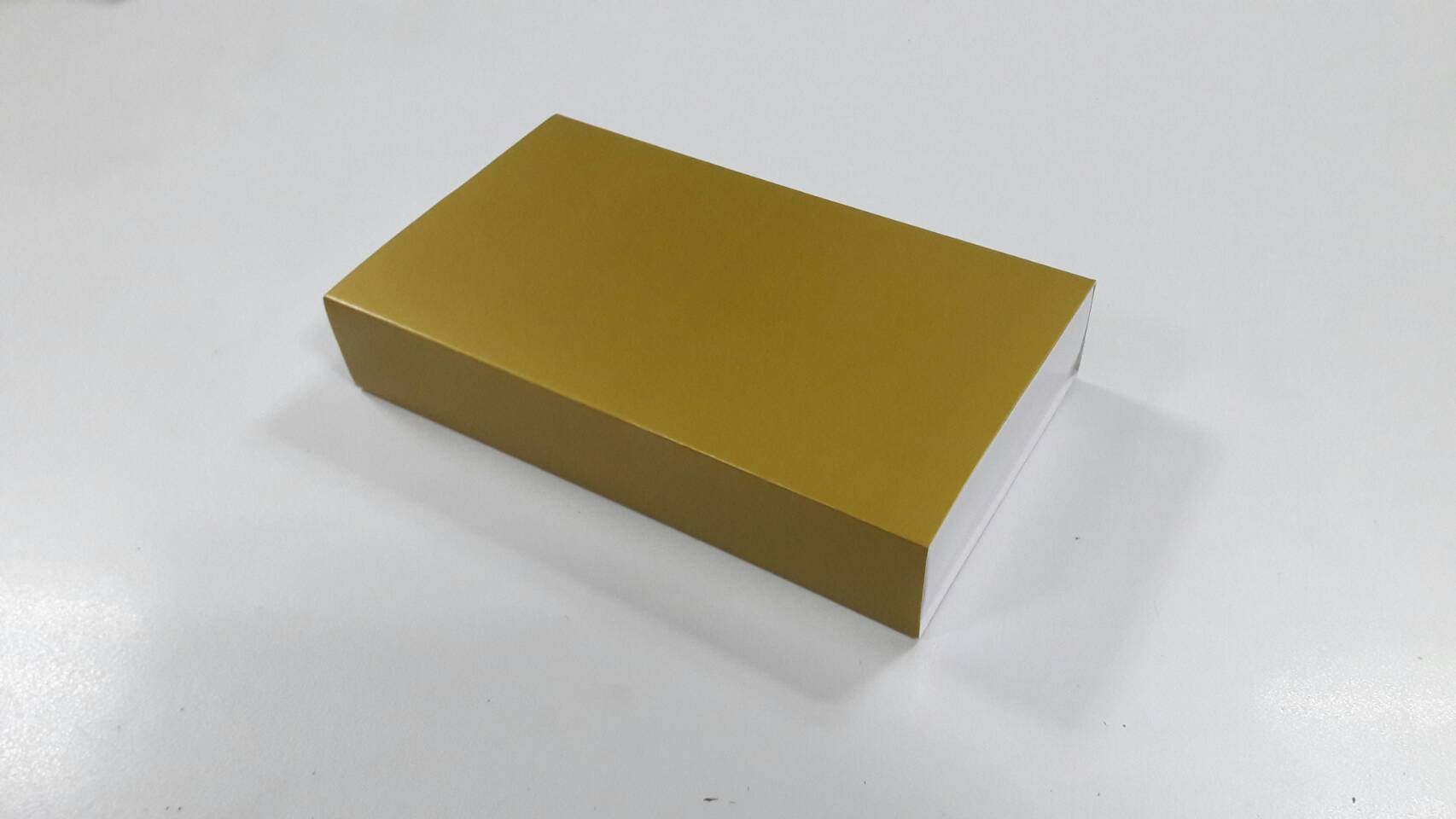 กล่องสไลด์ กล่องของขวัญ กล่องของที่ระลึก กล่องอเนกประสงค์ กล่องของใช้ กล่องฝาสไลด์สีทอง ขนาด 12.5x21.5x4.0 ซม. ราคา 375 บาท (20 ใบ ต่อแพ็ค)
