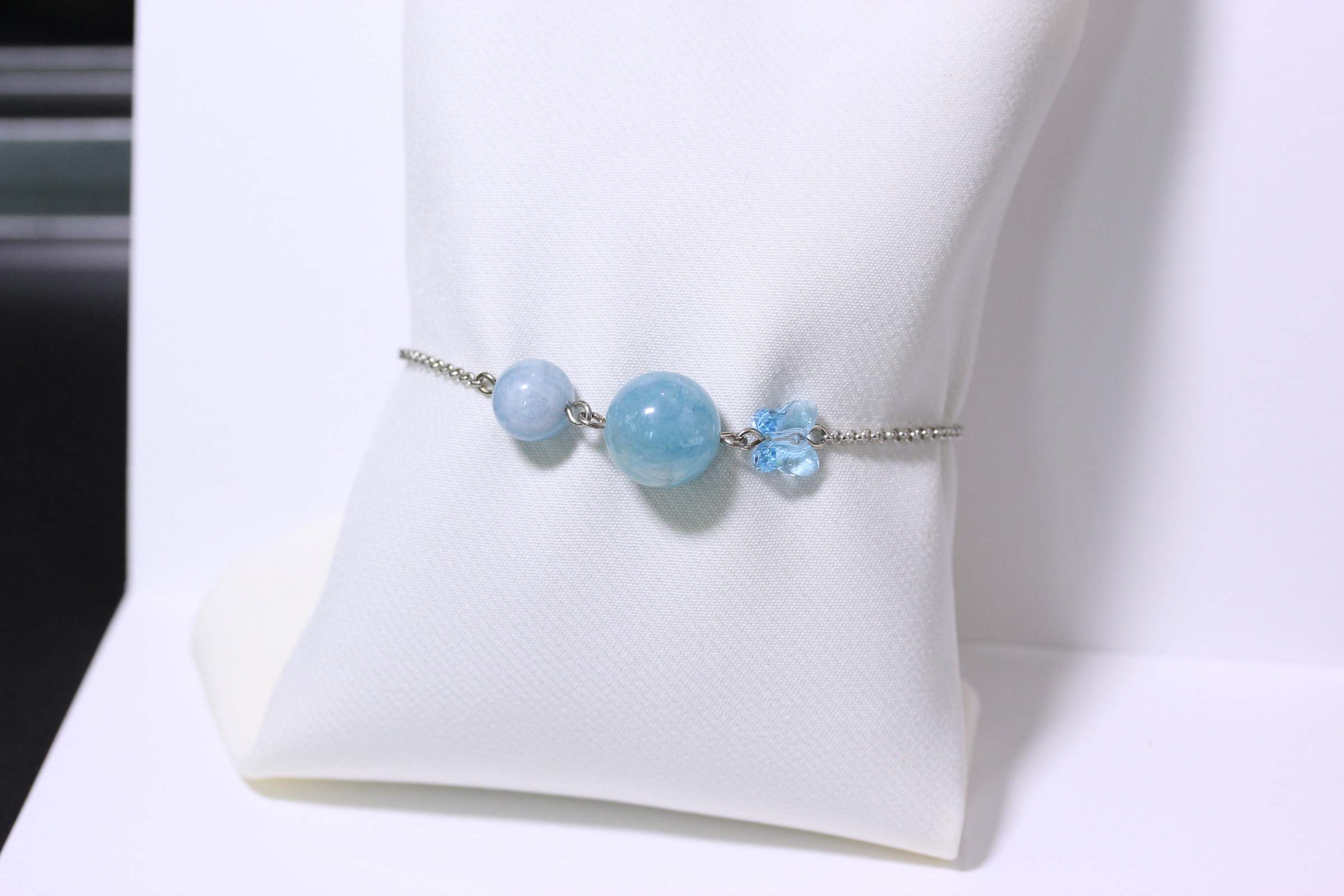 สร้อยข้อมือหินแท้ "Mini" Speak Up Bracelet (Aquamarine) เสริมการพูด ความอดทน ใจเย็น