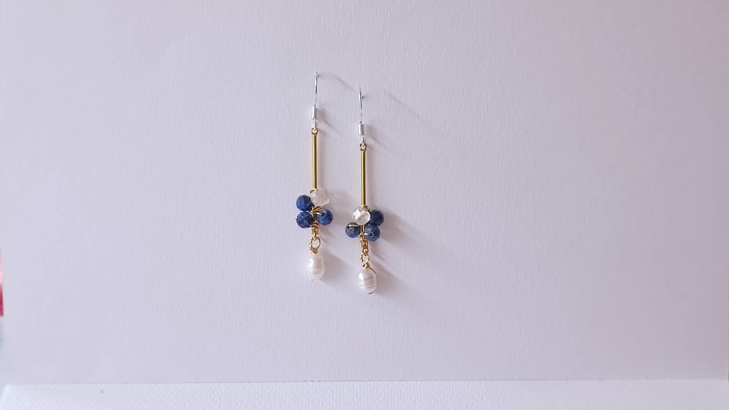 ต่างหูหินแท้ "Little Vivian" Lapis Lazuli Earring