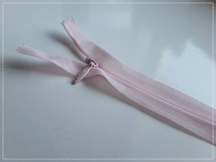 ซิปซ่อน 22 นิ้ว สีชมพูอ่อน