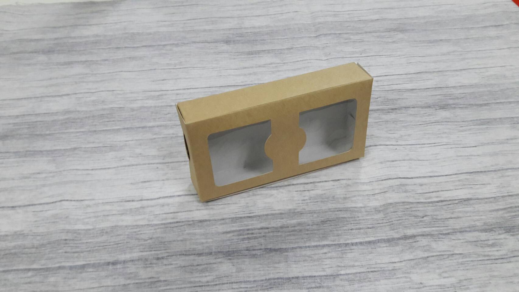 กล่องบราวนี่ 2 - 3 ชิ้น กล่องทรงแบน กล่องคุ๊กกี้ กล่องช็อคโกแลต กล่องขนมฟู้ดเกรด สีคราฟท์น้ำตาลอ่อน ขนาด 8 x 15 x สูง 3 ซม.ราคา 100 บาทต่อแพ็ค (20ใบ)