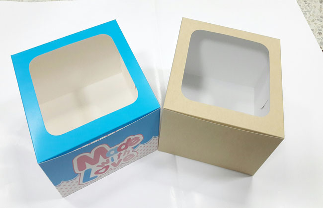 กล่องเค้ก กล่องเค้ก 1 ปอนด์ ทรงสูงพิเศษ กล่องเค้กฟองดอง กล่องขนม กล่องเบเกอรี่ กล่องคัพเค้ก สีคราฟท์ขาวหลังน้ำตาล 20.3x20.3x15ซม. ราคา 380 บาทต่อแพ็ค (20ใบ)