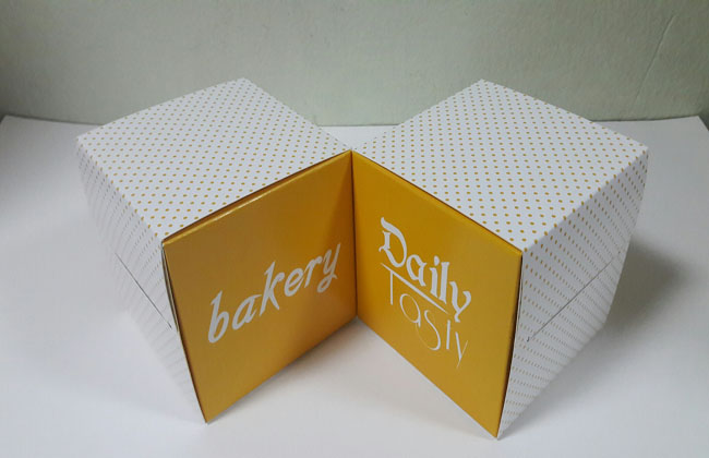 กล่องเค้กโรล กล่องคัพเค้ก 1 ชิ้น กล่องเค้ก 1 ชิ้น กล่องขนม ลายสีเหลือง ขนาด 9 x 9 x 9 ซม.ราคา 120 บาทต่อแพ็ค(20 ใบ)