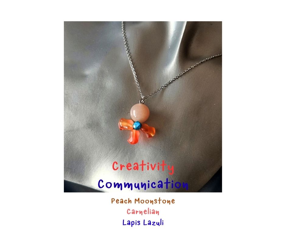 "Little Vivian" สร้อยพร้อมจี้หินแท้ Peach Moonstone + Carnelian Necklace (Energize ปลุกไฟจินตนการ ขับเคลื่อนไอเดีย )
