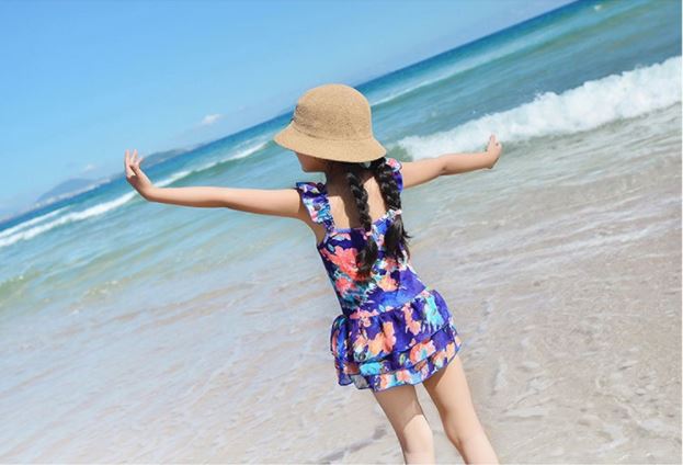 ชุดว่ายน้ำคุณแม่สีน้ำเงิน ลายดอกไม้ 1 ชุด มี 3 ชิ้น เสื้อ+กางเกง+ชุดสวมคลุม (มีคู่ แม่-ลูก ด้วยค่ะ จะซื้อคู่ หรือซื้อเดี่ยว ก็ได้ค่ะ)