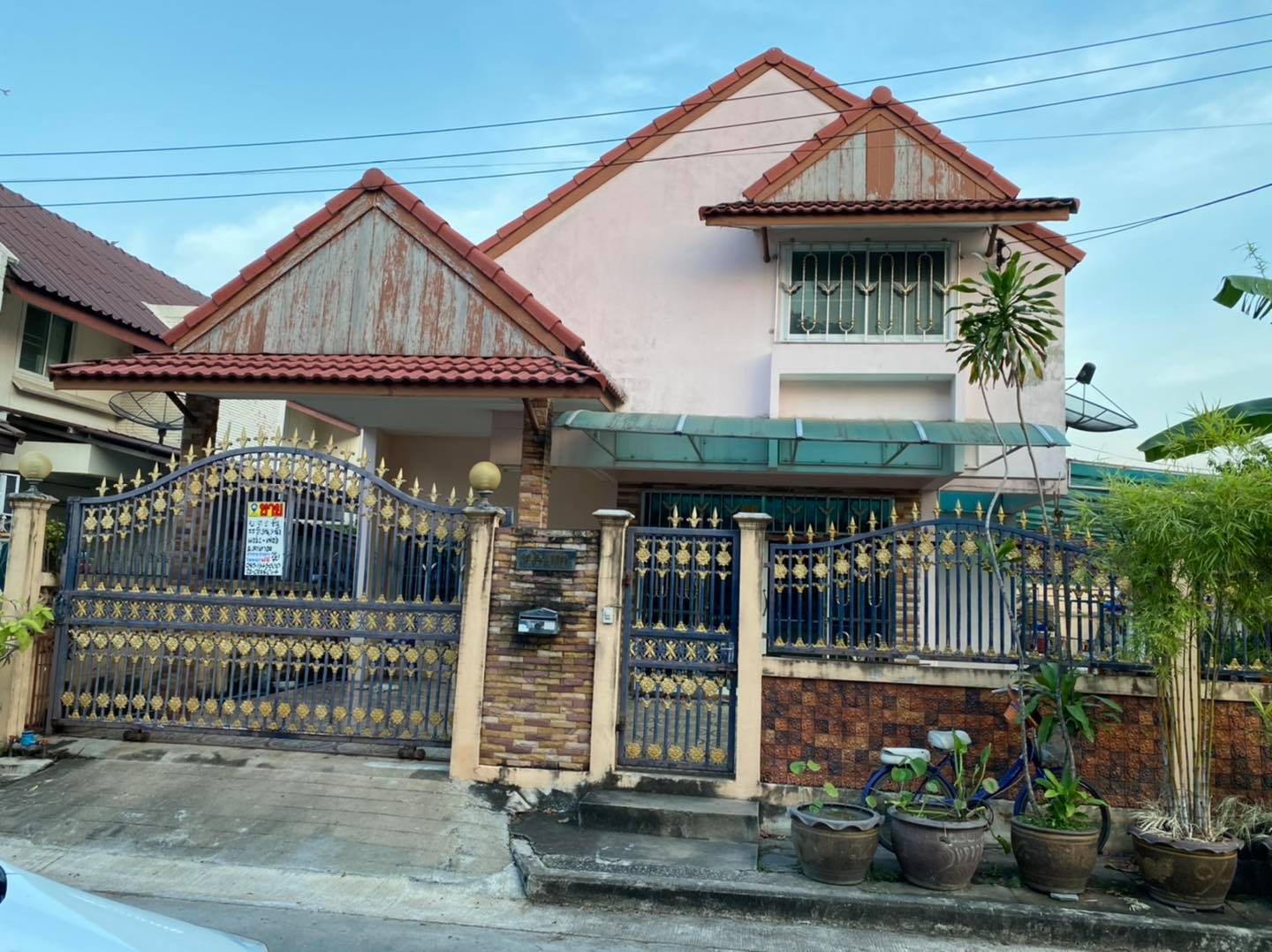ขายบ้านเดี่ยว 2 ชั้น หมู่บ้านลานทอง (รหัสทรัพย์2020121) ถ.ติวานนท์ ต.บางพูด อ.ปากเกร็ด จ.นนทบุรี ขนาด 77ตรว.