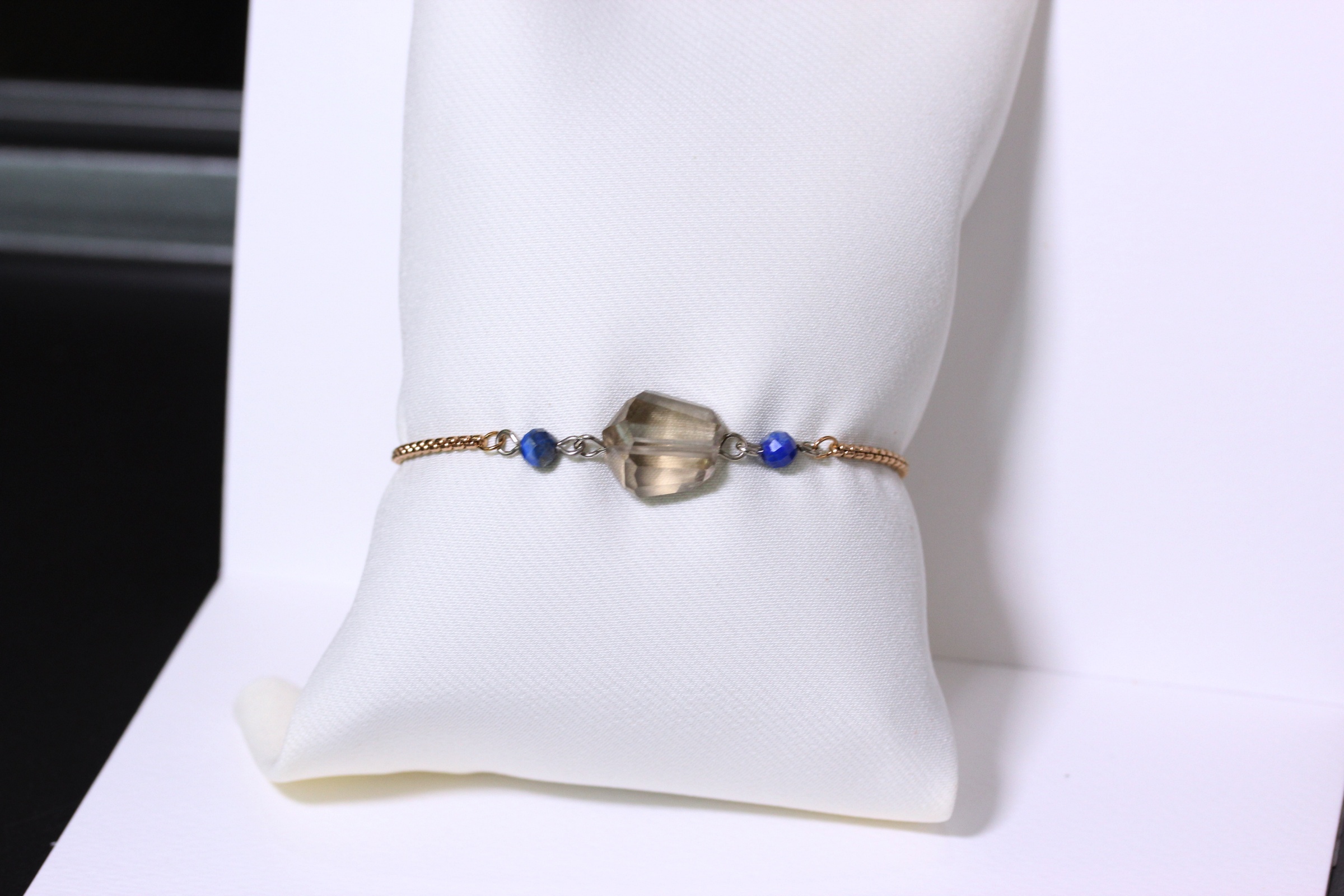สร้อยข้อมือหินแท้ "Muse" Protection Bracelet (Smoky Quartz)
