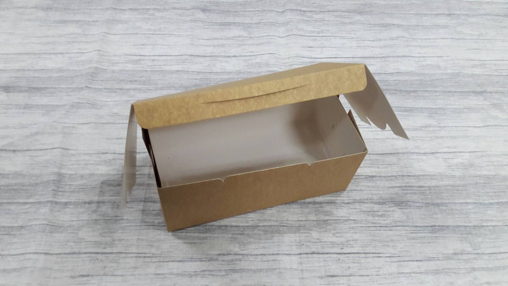 กล่องขนม กล่องเค้ก กล่องคัพเค้ก กล่องชิฟฟ่อน กล่องช้อคโกแล็ต กล่องคุ๊กกี้ กล่องไม่มีหน้าต่าง (ฝาทึบ) ขนาด 9.5x18x7.8ซม.สีคราฟท์น้ำตาลอ่อน (CKB) (ราคา 165 บาทต่อแพ็ค (20 ใบ)