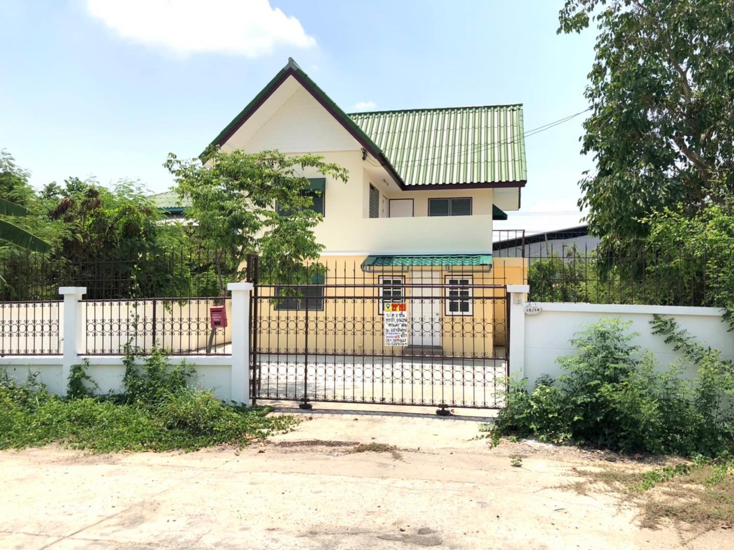 ขายบ้านเดี่ยว 2 ชั้น ซอยเปาอินทร์2 (รหัสทรัพย์202151) ถ.กาญจนาภิเษก ต.คลองข่อย อ.ปากเกร็ด นนทบุรี ขนาด 59 ตรว. มี 3 ห้องนอน 3 ห้องน้ำ 1 ห้องรับแขก 1 ห้องครัว จอดรถได้ 4 คัน