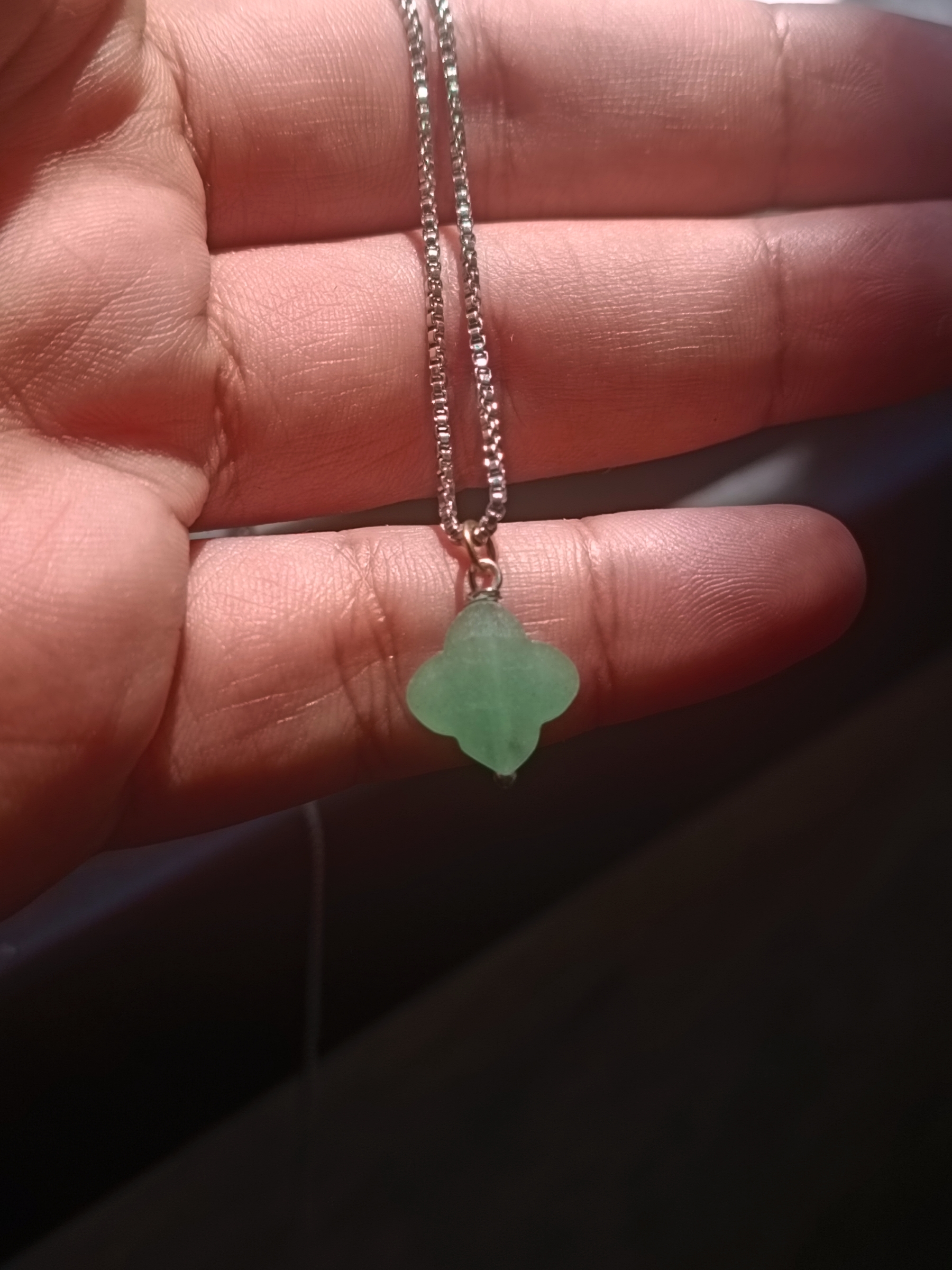 สร้อยจี้ Green Aventurine ทรงใบ Clover Pendant Necklace (ความรุ่งเรือง และโชคลาภ)