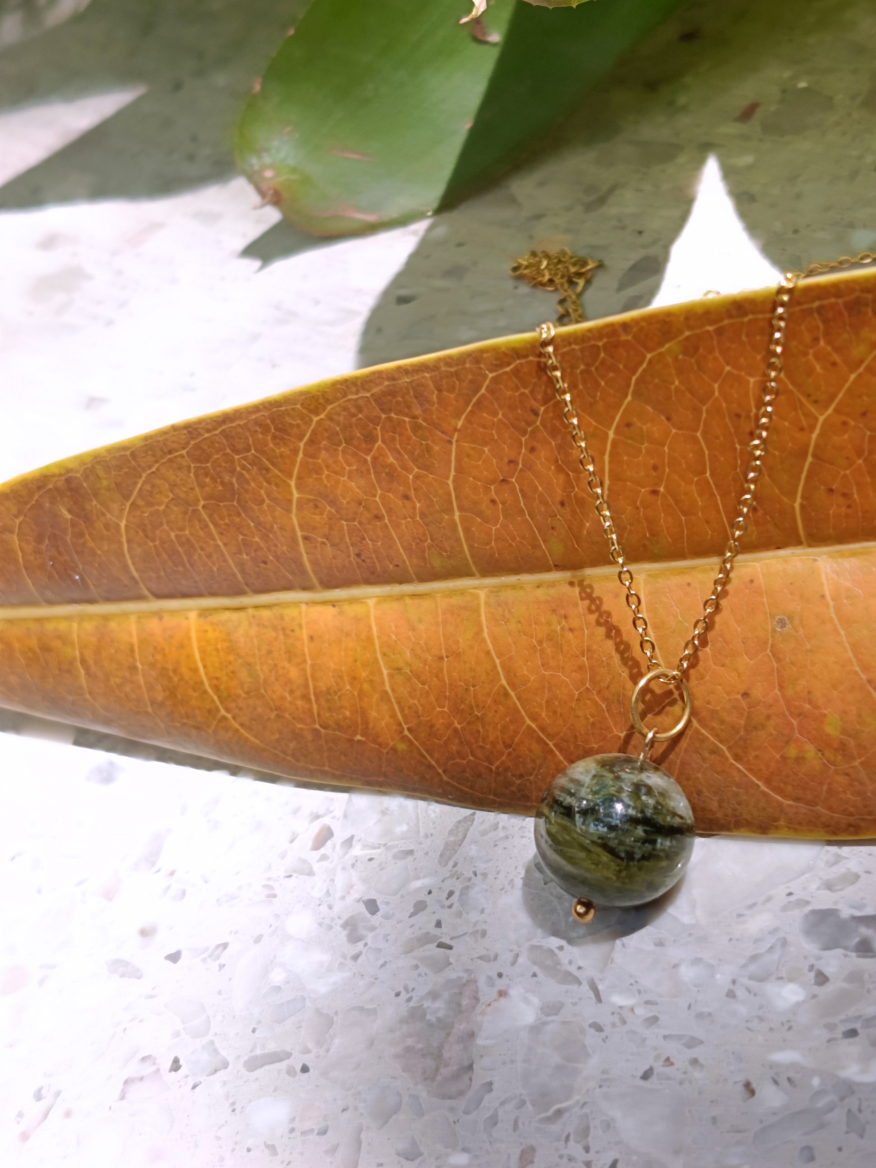 สร้อยจี้ Green Tourmaline Pendant Necklace (เสริมความมั่นใจ ปลดขุมพลังงานใน heart chakra)