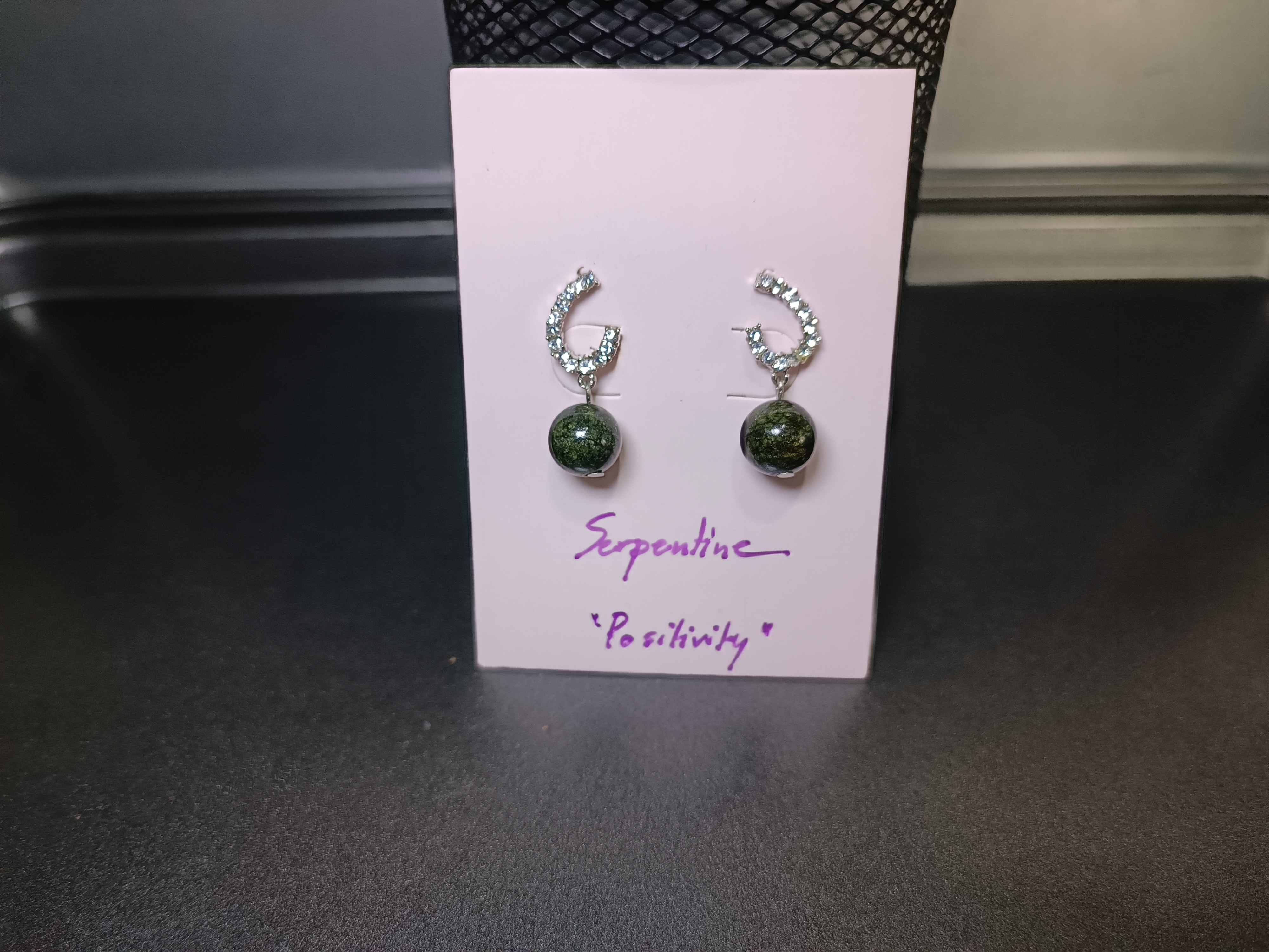 ต่างหูหินแท้ "Dazzling" Serpentine Earring (ปกป้อง คุ้มครอง)