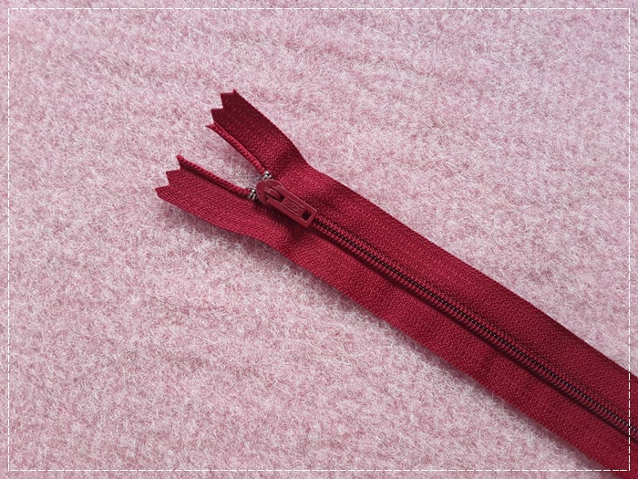 ซิปพินล็อควีนัส สีแดงเลือดหมู