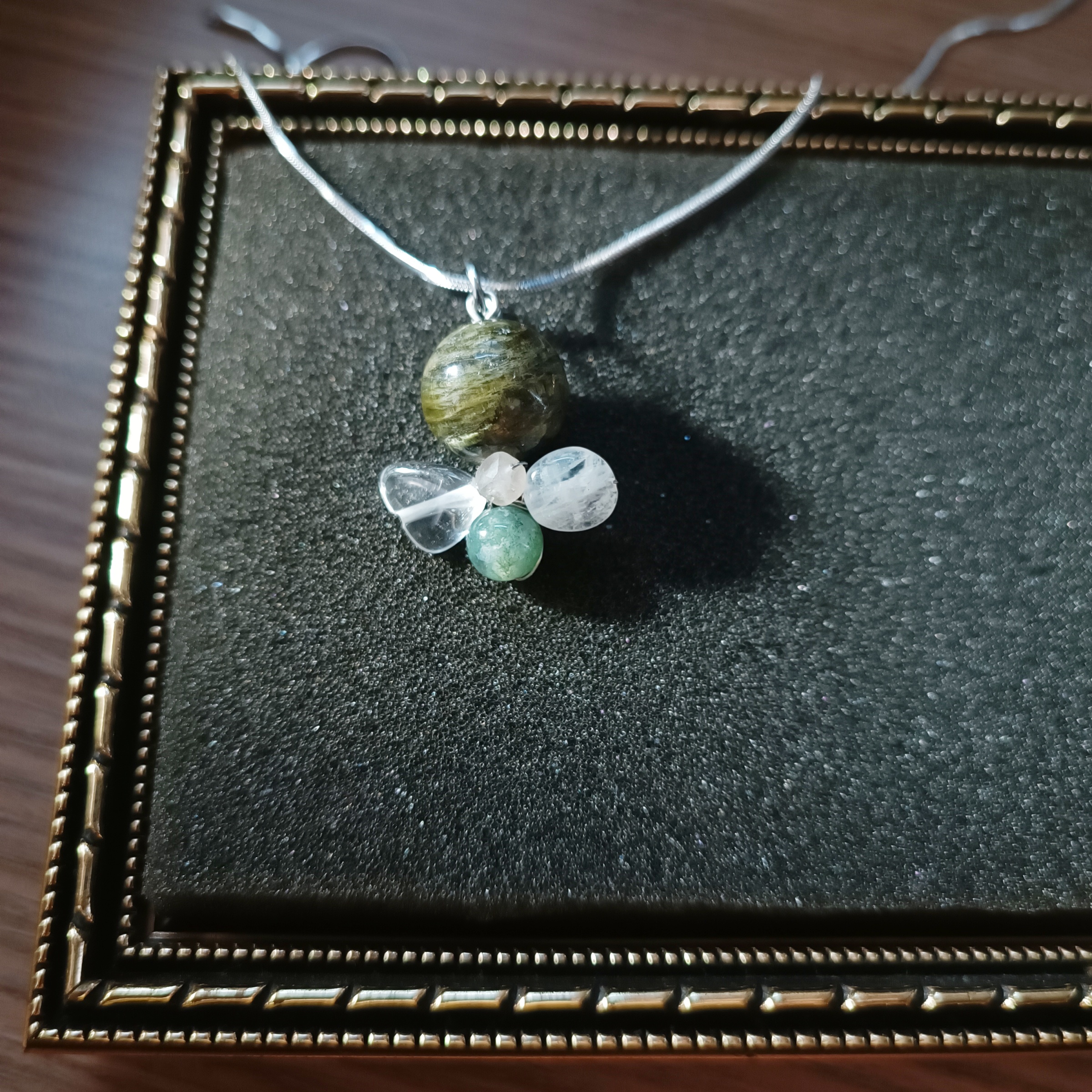 สร้อยจี้ Green Tourmaline Pendant Necklace (เสริมความเฮง เติมโชคลาภ)