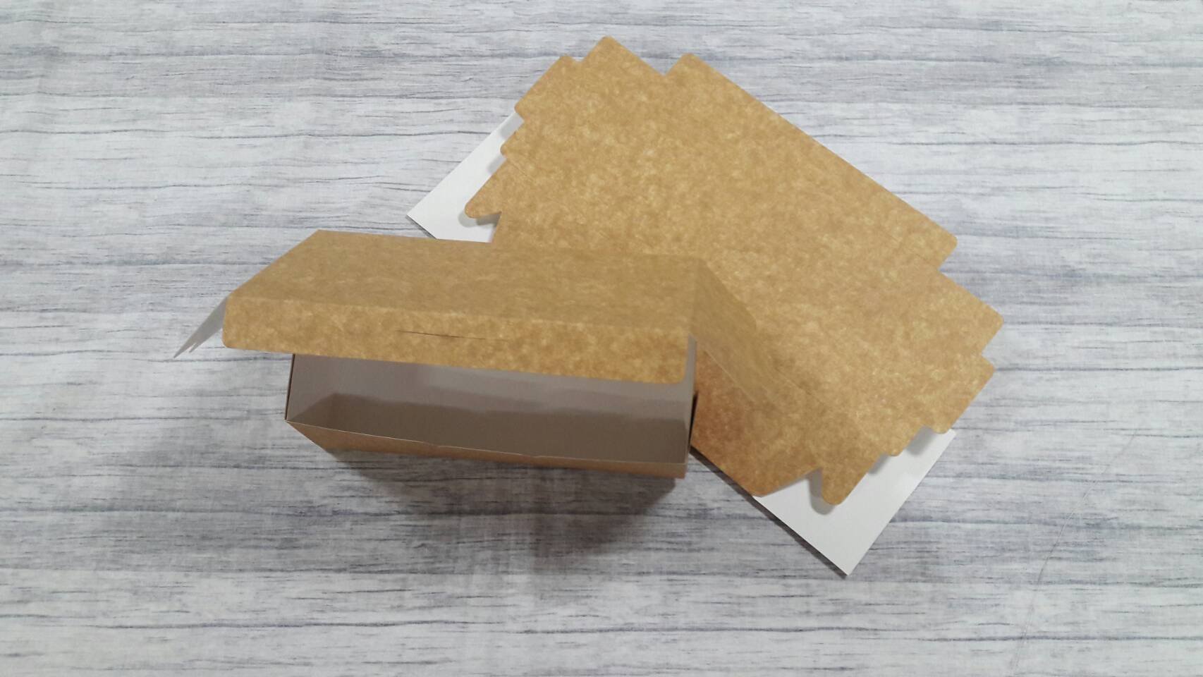 กล่องขนม กล่องเค้ก กล่องคัพเค้ก กล่องชิฟฟ่อน กล่องช้อคโกแล็ต กล่องคุ๊กกี้ กล่องอเนกประสงค์ ขนาด 10.5x20.5x6.5 ซม.(ฝาทึบ) สีคราฟท์น้ำตาลอ่อน(CKB) ราคา 145 บาทต่อแพ็ค (20 ใบ)