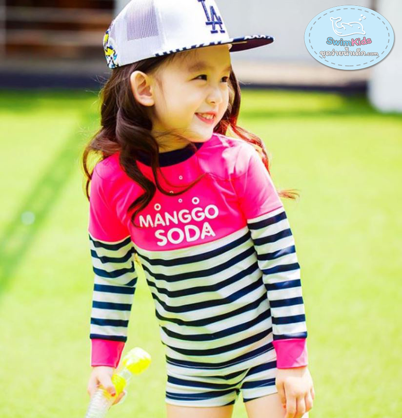 ชุดว่ายน้ำเด็กหญิง เสื้อแขนยาวสีชมพู ลายทางน้ำเงิน-ขาว กางเกงขาสั้น ลาย Manggo Soda